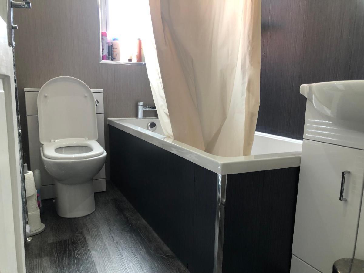 Captivating 2-Bed Apartment In Керкколди Экстерьер фото